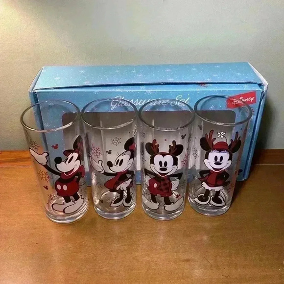 NWOT Disney Zak Mickey Minnie Mouse Glassware  Set of 4 Pint Christmas - Picture 12 of 16